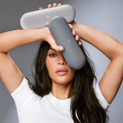 Beats Pill + Beats Pill Stereo Pair Kim Kardashian Light Grey - фото 75006